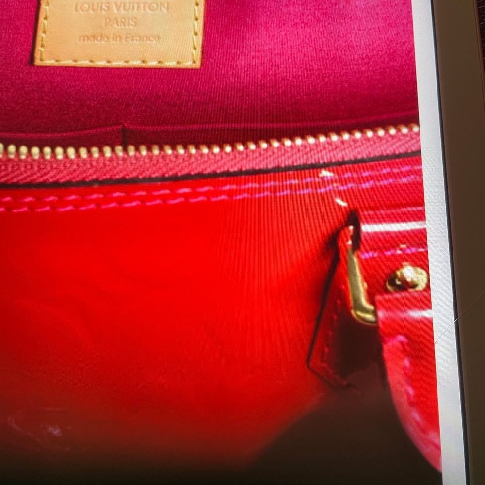 Louis Vuitton
Alma Handbag Monogram Red Vernis PM